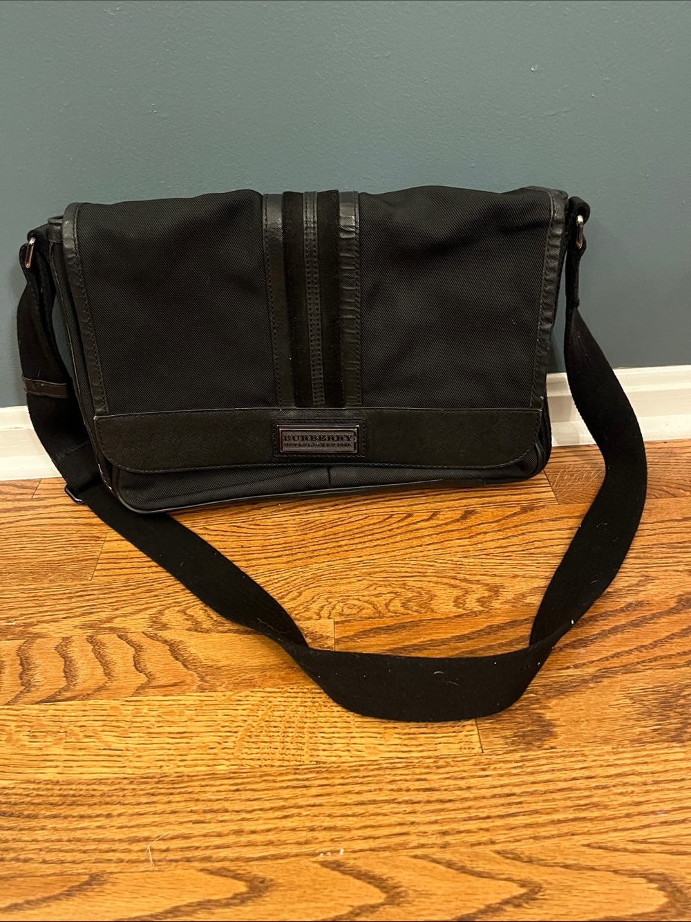 Burberry Men’s Messenger Bag COA